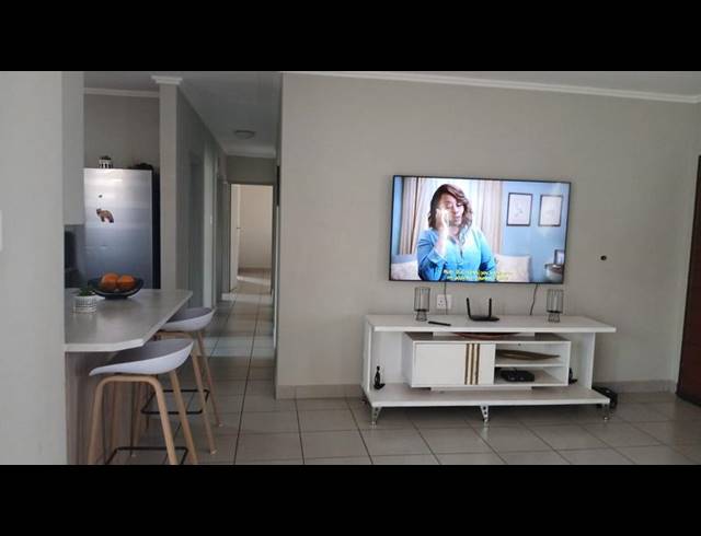 4 BEDROOM HOUSE FOR SALE IN PROTEA GLEN